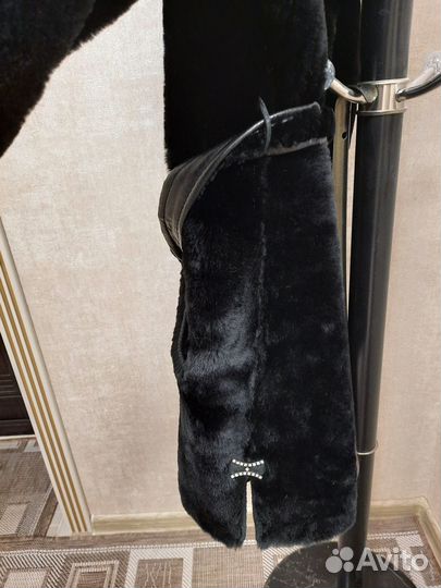 Шуба из мутона с капюшоном