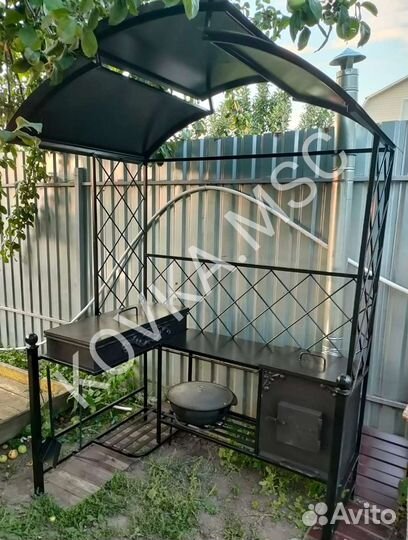 Мангал с крышей