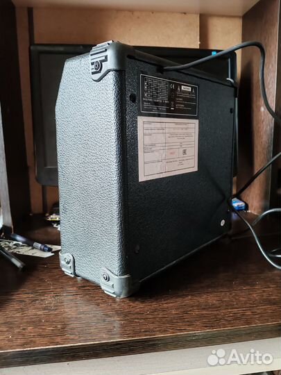 Гитарный комбоусилитель