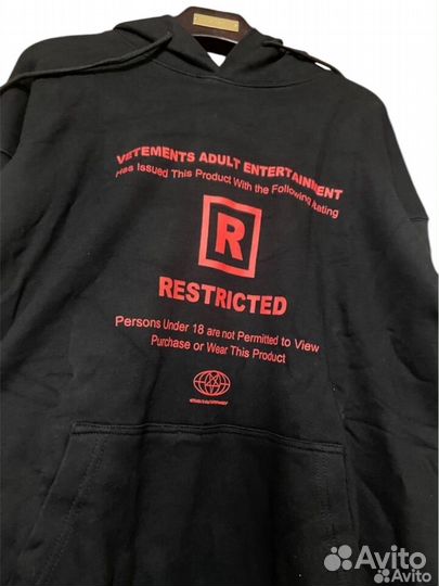 Vetements Restricted худи на руках