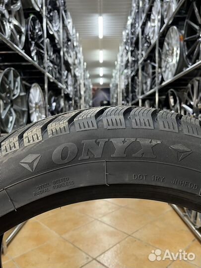 ONYX NY-W703 285/45 R22