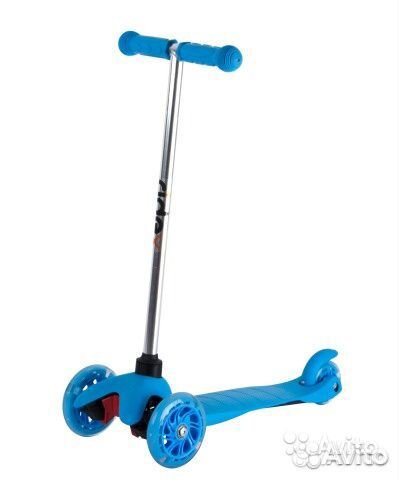 Самокат трехколесный