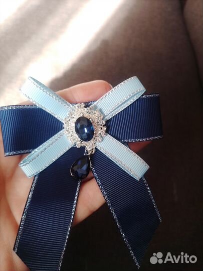 Школьная брошка