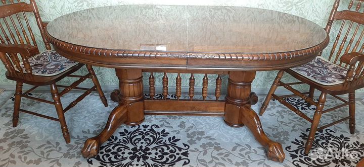 Кухонный стол и стулья