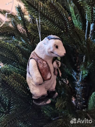 Ватная игрушка на елку. Белый медведь