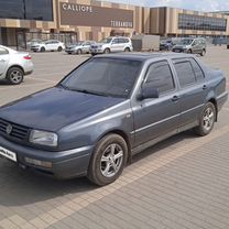 Volkswagen Vento 1.8 MT, 1996, 296 900 км, с пробегом, цена 219 000 руб.