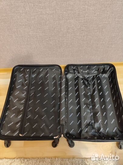 Чемодан на колесах размер 24