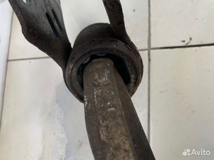 Рычаг передней подвески правый Ford Focus 3 CB8