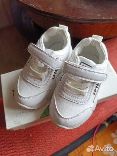 Кроссовки детские 21 размер новые
