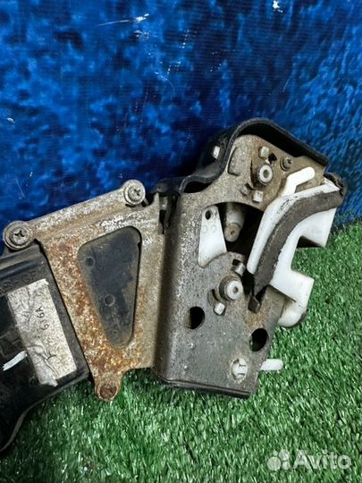 Замок боковой двери передний правый Mazda 6 GG LF