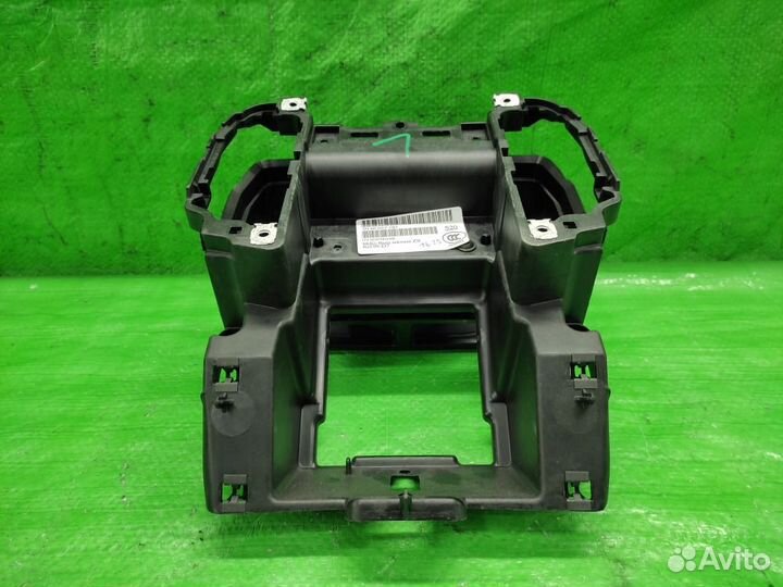 Кронштейн центр. консоли Porsche Cayenne 10-18