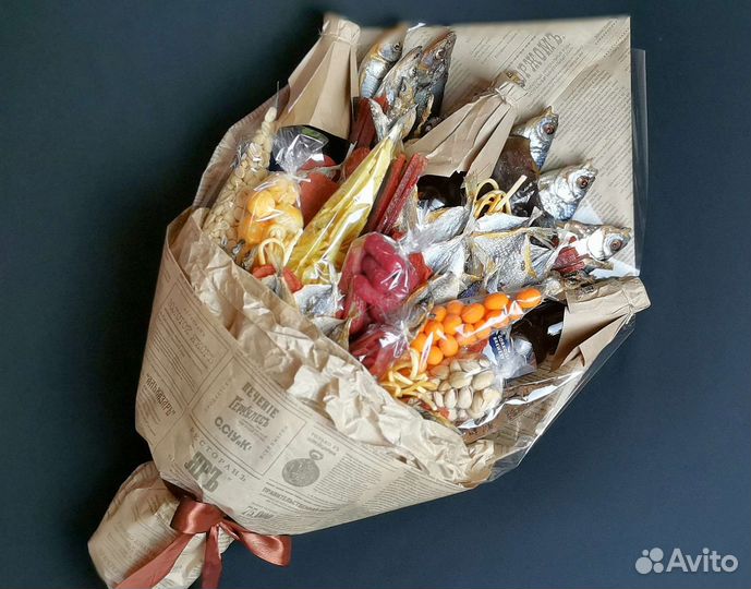 Букет с вяленой рыбкой и снеками