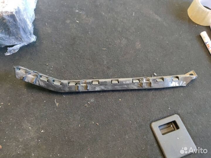 Кронштейн (крепление) Mercedes-Benz C-Класс