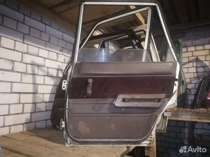 Дверь задняя правая toyota carina t170