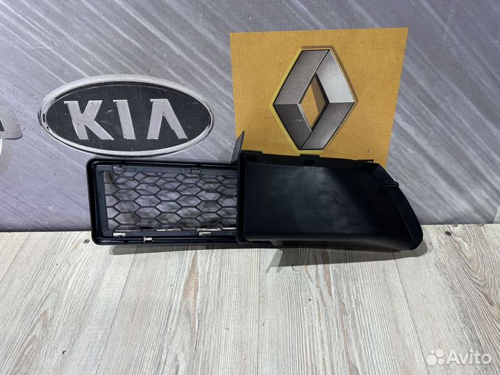 Решетка в бампер Renault logan Лев