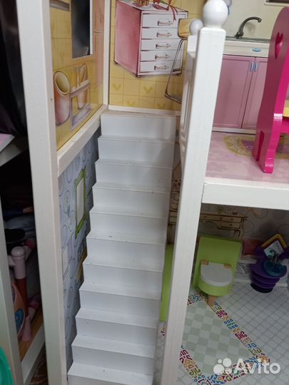 Кукольный домик с мебелью