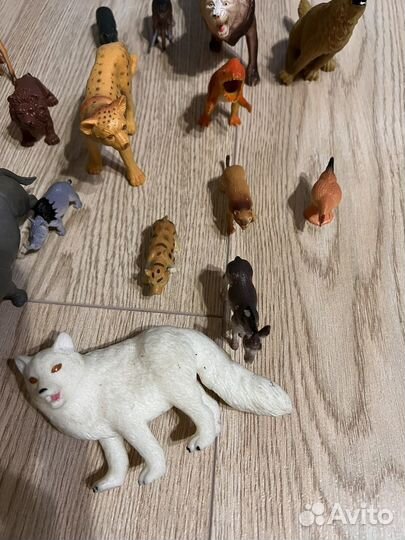 Животные пластиковые