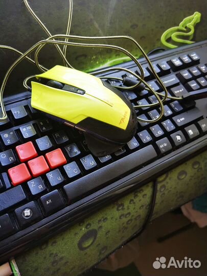 Игровая мышь razer, клавиатура и большой коврик