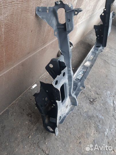 Телевизор (суппорт радиаторов) Toyota Avensis