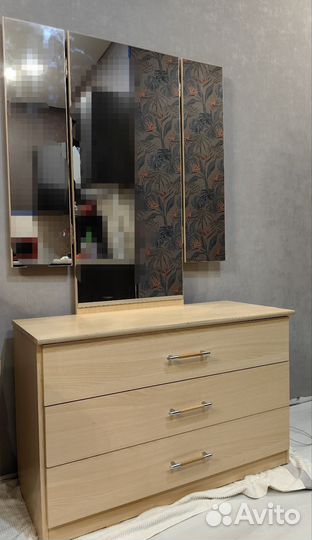 Комод с зеркалом