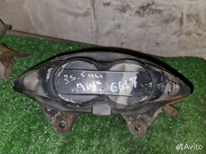 Суппорт тормозной передний правый Infiniti M35 Y50