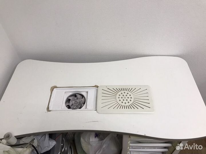 Стол для маникюра с вытяжкой