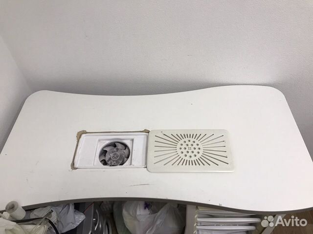 Стол для маникюра с вытяжкой