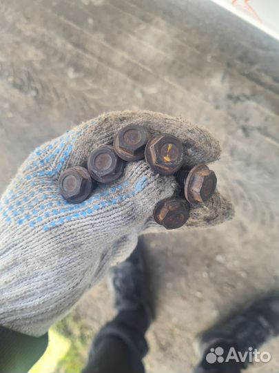 Болты маховика