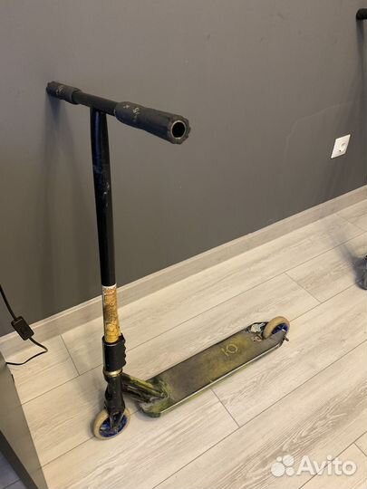 Трюковой самокат кастом в парк