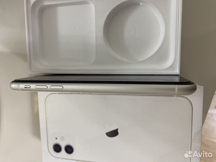 iPhone 11, 64 ГБ