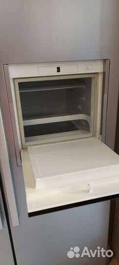 Холодильник с морозильной камерой