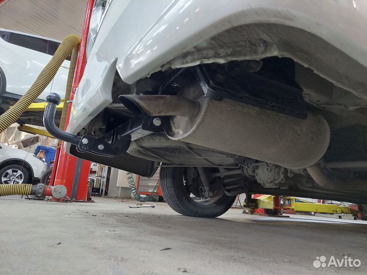 Фаркоп на Тойота Эстима 2000-2006г