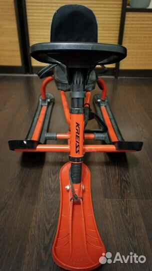 Детский снегокат со спинкой и ручкой