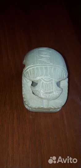 Череп из камня