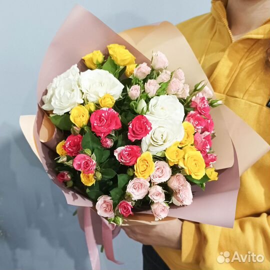 Букеты на выписку юбилей свежие Цветы