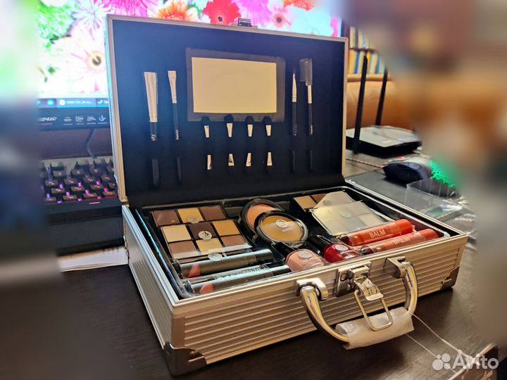 Набор косметики (подарок для девочки)