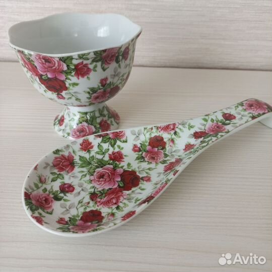 Вазочка на ножке и подставка для ложки