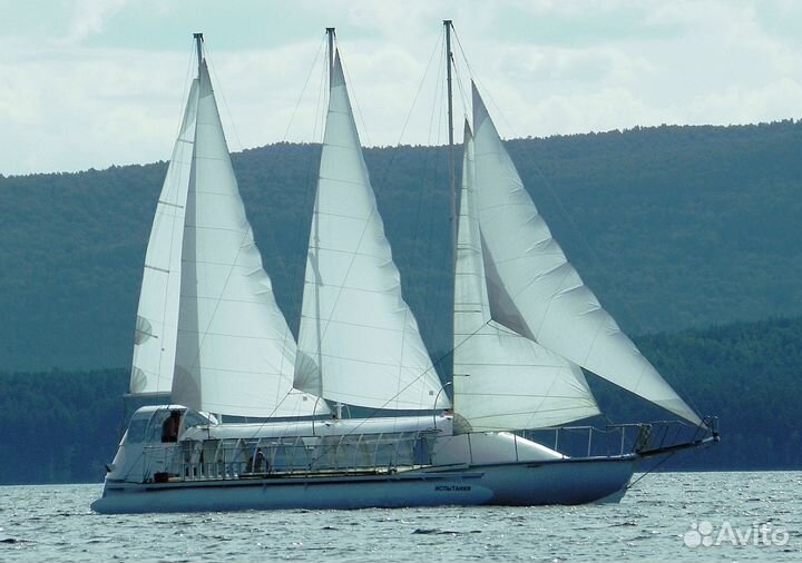 Парусный тримаран