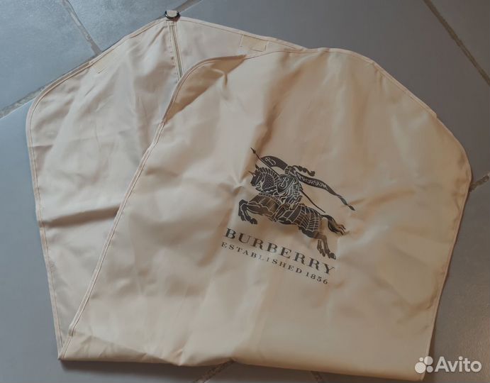 Коробки Burberry, пакеты, пыльники и др