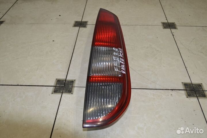 Фонарь задний правый универсал Ford Focus 2