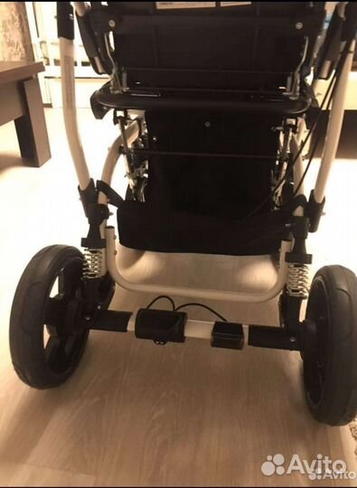 Прогулочная коляска новая