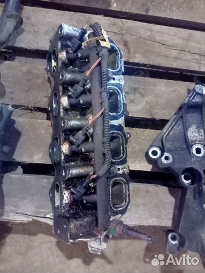 Топливная рампа с форсунками Renault Logan