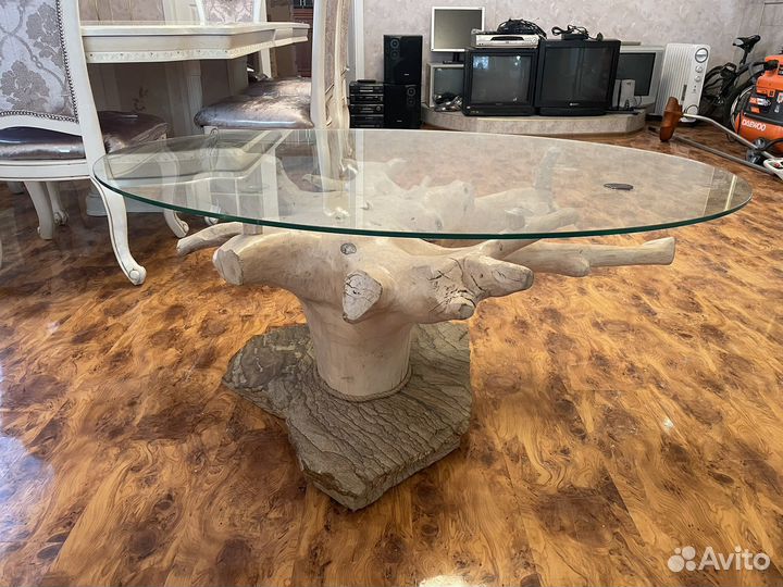 Журнальный столик со стеклом