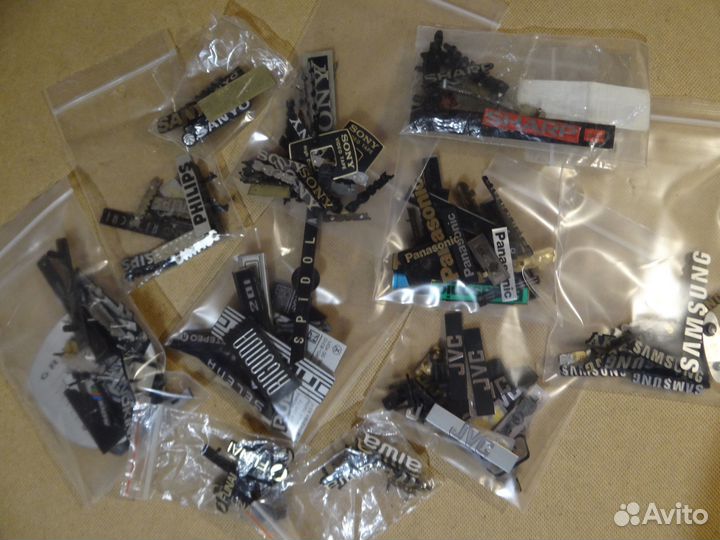 Шильдик, эмблема