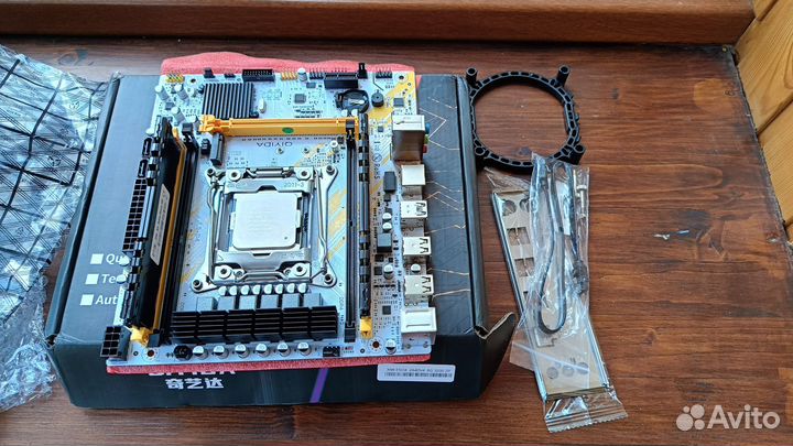 Материнская плата с процессором и памятью