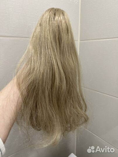 Шиньон и волосы на заколках