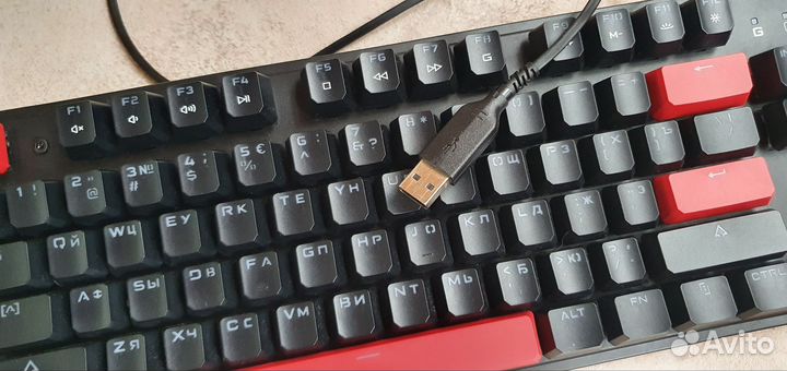Игровая клавиатура и мышь в подарок