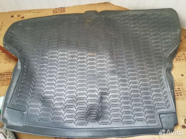 Коврик в богажник Nissan Tiida