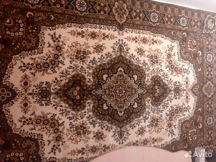 Ковер бу шерстяной и 2 прикроватных ковра