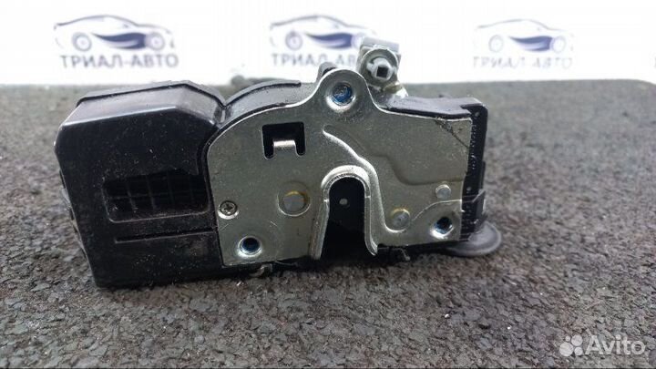 Замок двери задний правый Chevrolet Captiva Z22D1